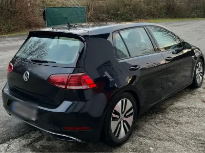 Gebraucht VW e-Golf 100 kW (136 PS) 2018 Schwarz Kleinwagen