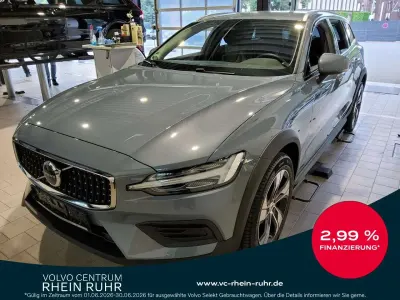 Gebraucht Volvo V60 CC Plus 197 PS (144 kW) 2023 Grau thunder grey / metallic Kombi