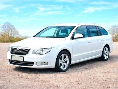 Gebraucht Skoda Superb 140 PS (102 kW) 2011 Weiß Kombi