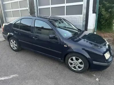 Gebraucht VW Bora 101 PS (74 kW) 1999 Blau Limousine