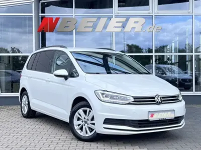 Gebraucht VW Touran Comfortline 150 PS (110 kW) 2025 Oryxweiß perlmutteffekt Van / Kleinbus