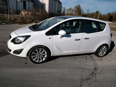 Gebraucht Opel Meriva Eco 105 PS (77 kW) 2012 Weiß Van / Kleinbus