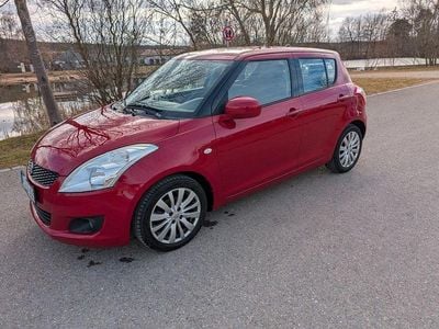 Gebraucht Suzuki Swift Comfort 94 PS (69 kW) 2013 Rot Kleinwagen
