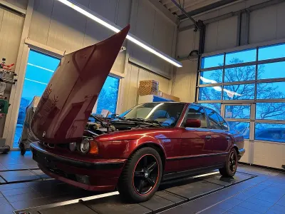 Brugt BMW 518 113 HK (83 kW) 1993 Rød Sedan