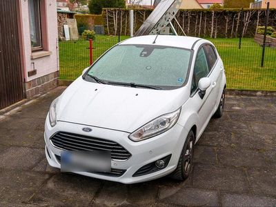 Gebraucht Ford Fiesta 125 PS (91 kW) 2015 Weiß Kleinwagen
