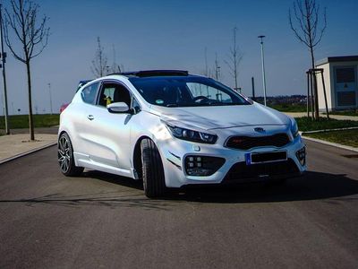 Usata Kia ProCeed GT-Track 204 CV (150 kW) 2015 Bianco Utilitaria