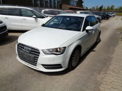 Gebraucht Audi A3 Attraction 110 PS (80 kW) 2015 Weiß Limousine