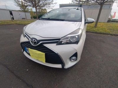 Second-hand Toyota Yaris Comfort 99 CP (72 kW) 2015 Alb Hatchback