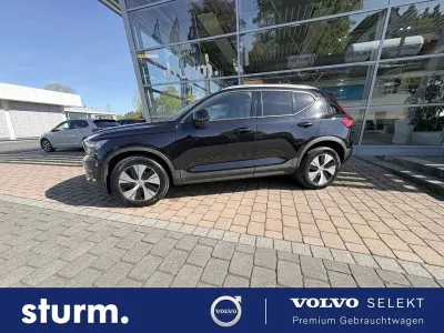 Begagnad Volvo XC40 Momentum 163 HK (119 kW) 2022 Svart SUV