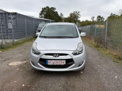Gebraucht Hyundai ix20 Comfort 90 PS (66 kW) 2011 Silber Kleinwagen