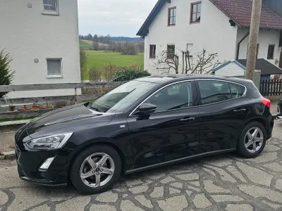 Gebraucht Ford Focus Titanium 125 PS (91 kW) 2018 Schwarz Limousine