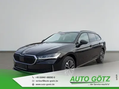 Neu Skoda Superb Selection 204 PS (150 kW) 2026 Grau Kombi