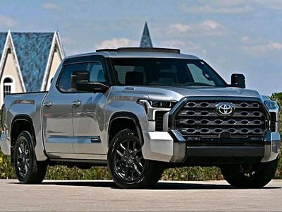 Second-hand Toyota Tundra 437 CP (321 kW) 2025 Argintiu Pickup