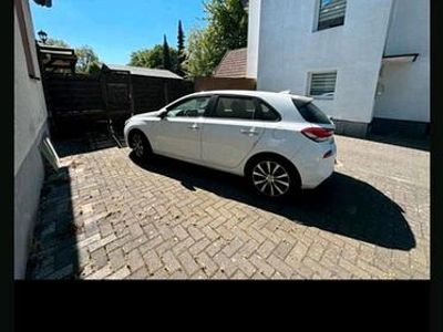 Weiß Gebraucht 2017 Hyundai i30 Comfort Limousine | 12.999 € (Etwas zu teuer)