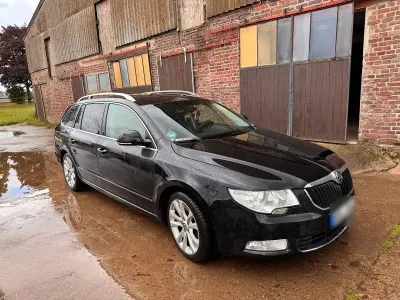 Używany Skoda Superb 105 KM (77 kW) 2012 Czarny Kombi