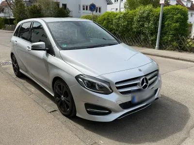 Gebraucht Mercedes B180 Urban 109 PS (80 kW) 2015 Silber Van / Kleinbus