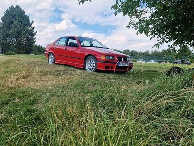 Gebraucht BMW 316 102 PS (75 kW) 1992 Rot Limousine