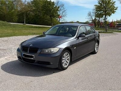 Gebraucht BMW 318 129 PS (94 kW) 2006 Grau Limousine
