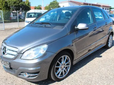 Gebraucht Mercedes B200 136 PS (100 kW) 2009 Grau Van / Kleinbus