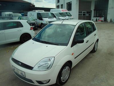 Usata Ford Fiesta Trend 80 CV (58 kW) 2003 Bianco Utilitaria