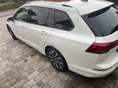 Gebraucht VW Golf VIII Active 150 PS (110 kW) 2022 Weiß Kombi