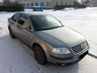 Usata VW Passat 139 CV (102 kW) 2003 Grigio Berlina