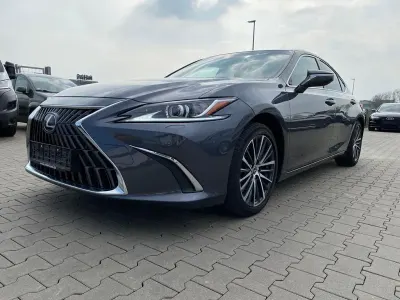 Gebraucht Lexus ES300H 178 PS (130 kW) 2023 Sonic grey Limousine