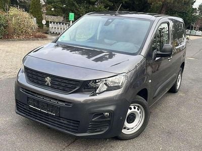 Gebraucht Peugeot Partner 131 PS (96 kW) 2019 Lackierung platiniumgrau Van / Kleinbus