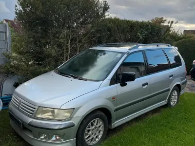 Gebraucht Mitsubishi Space Wagon 147 PS (108 kW) 1999 Silber Van / Kleinbus