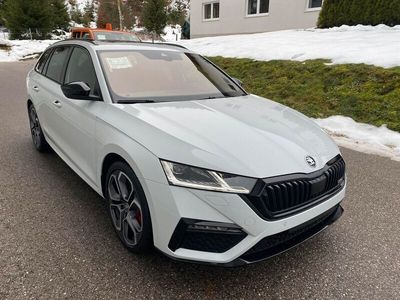Weiß Gebraucht 2024 Skoda Octavia RS Kombi | 39.900 € (Fairer Preis)