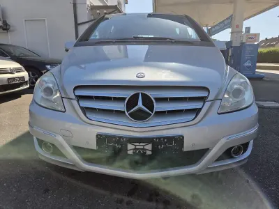 Gebraucht Mercedes B180 109 PS (80 kW) 2010 Silber Van / Kleinbus