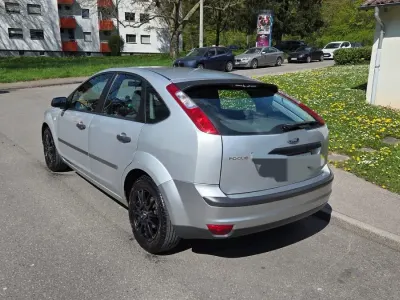 Gebraucht Ford Focus 100 PS (73 kW) 2006 Silber Limousine