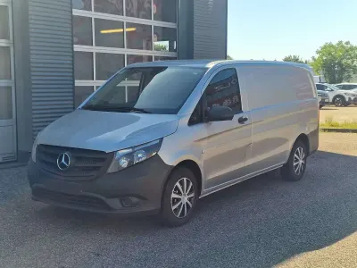 Używany Mercedes Vito 102 KM (75 kW) 2020 Srebrny Van