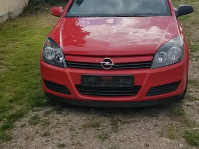 Gebraucht Opel Astra 105 PS (77 kW) 2005 Rot Kleinwagen