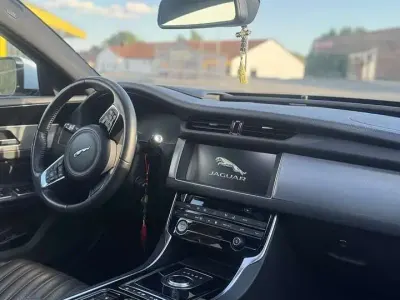 Second-hand Jaguar XF Prestige 179 CP (131 kW) 2017 Berlinǎ