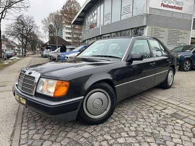 Second-hand Mercedes 230 132 CP (97 kW) 1990 Negru Berlinǎ