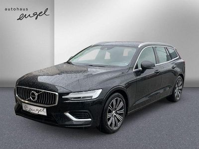 Gebraucht Volvo V60 Inscription 190 PS (139 kW) 2020 Onyx schwarzmetallic Kombi