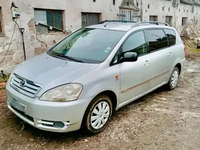 Gebraucht Toyota Avensis Verso 116 PS (85 kW) 2005 Silber Van / Kleinbus