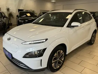 Usata Hyundai Kona Select 100 kW (136 CV) 2023 Bianco SUV
