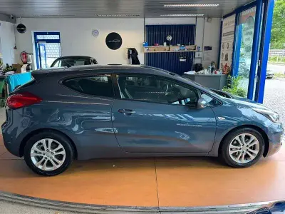 Gebraucht Kia Ceed Sportswagon Sport 135 PS (99 kW) 2013 Planetenblau Kombi