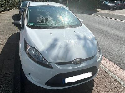 Gebraucht Ford Fiesta 70 PS (51 kW) 2011 Weiß Kleinwagen