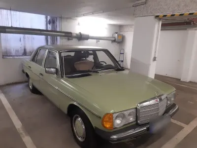 Gebraucht Mercedes 240 65 PS (47 kW) 1977 Grün Limousine