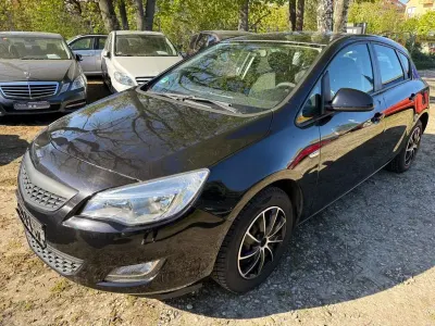 Gebraucht Opel Astra Selection 101 PS (74 kW) 2010 Schwarz Limousine