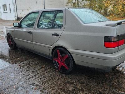 Gebraucht VW Vento 90 PS (66 kW) 1995 Grau Limousine