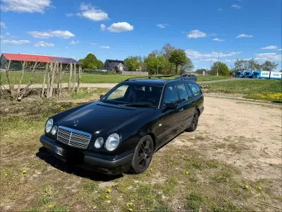 Gebraucht Mercedes E240 1999 Schwarz Kombi