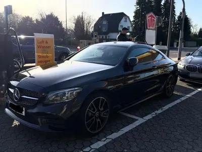 Używany Mercedes C300 245 KM (180 kW) 2018 Czarny Coupe