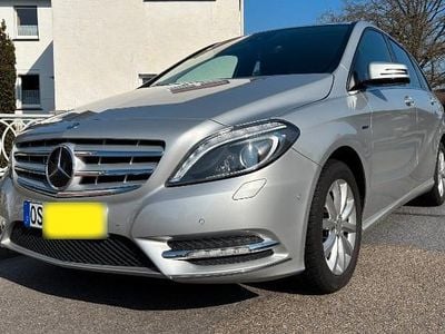 Gebraucht Mercedes B180 122 PS (89 kW) 2012 Silber Van / Kleinbus