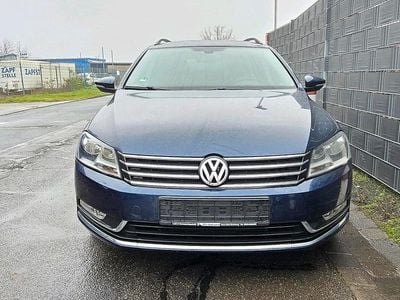 Gebraucht VW Passat 140 PS (102 kW) 2011 Blau Kombi
