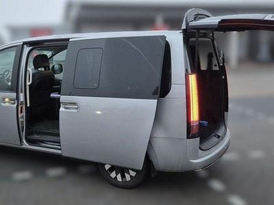 Gebraucht Hyundai Staria Signature 177 PS (130 kW) 2023 Grau Van / Kleinbus
