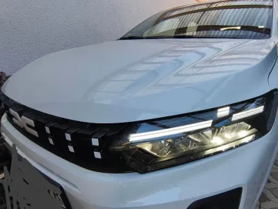 Neu Dacia Sandero Essentiel 67 PS (49 kW) 2026 Weiß Limousine